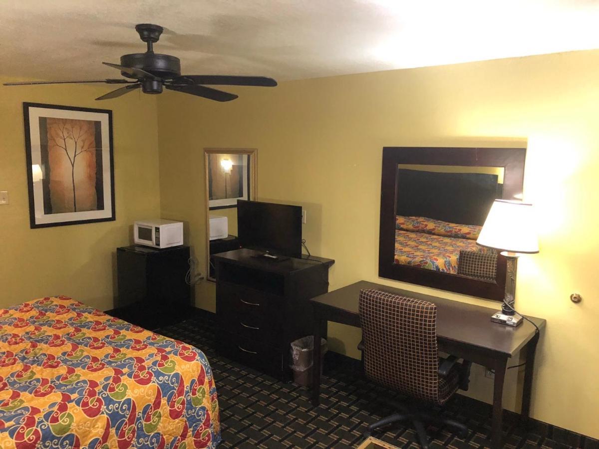 Kings Inn Mexia Bagian luar foto